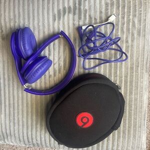 LIKE New Beats noise cancelling headphones